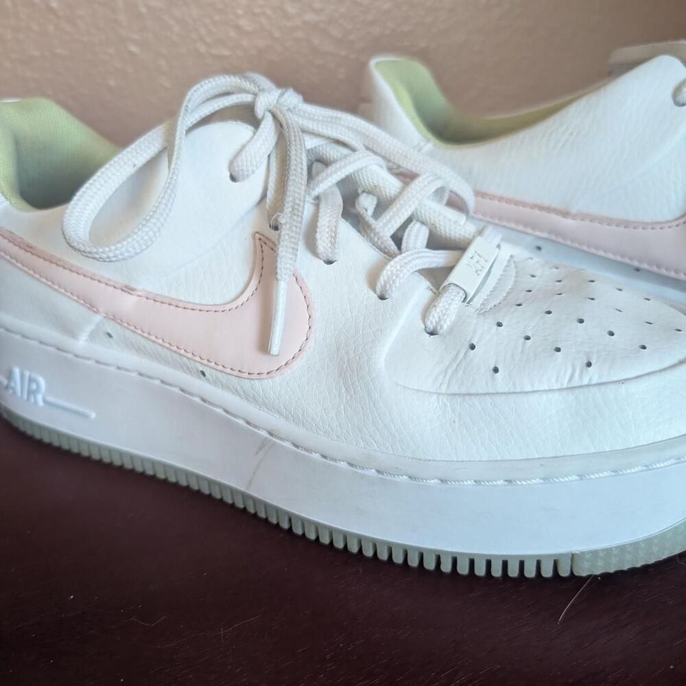 Nike Women's White and Pink Trainers